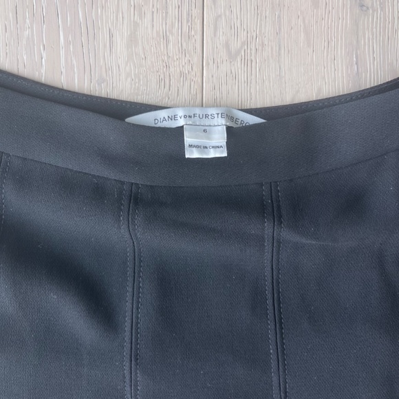 Diane Von Furstenberg Black Skirt size 6 - Picture 2 of 2